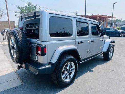 Used 2018 Jeep Wrangler Unlimited Sahara AWD/4WD image 7