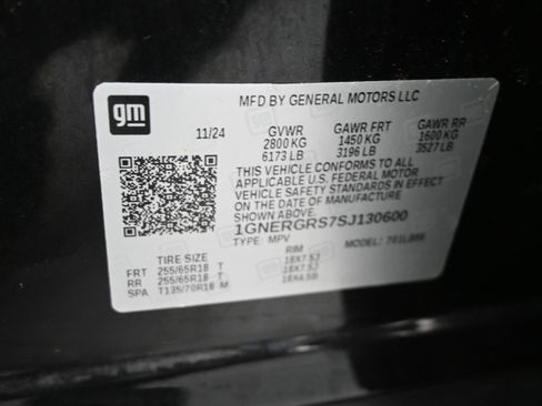Used 2025 Chevrolet Traverse LT FWD image 14
