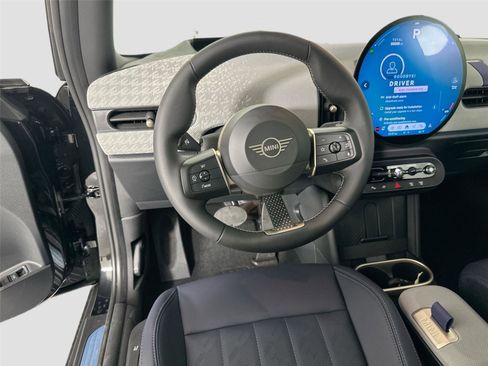 Certified 2025 MINI Cooper 2-Door Hardtop FWD image 17