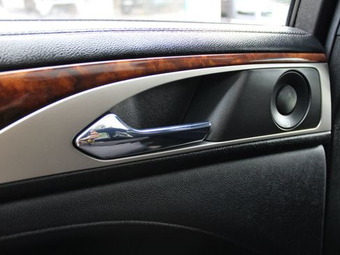Used 2018 Lincoln MKZ Reserve FWD image 29