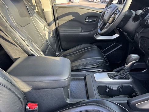 Used 2022 Nissan Frontier SV image 6