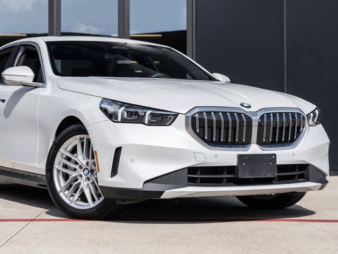 Used 2024 BMW 530i xDrive 530i xDrive image 19