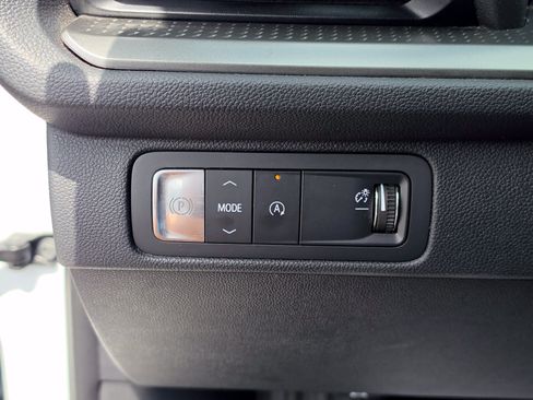 Used 2025 Chevrolet Traverse LT FWD image 30