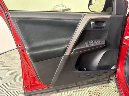 Used 2017 Toyota RAV4 LE FWD image 10