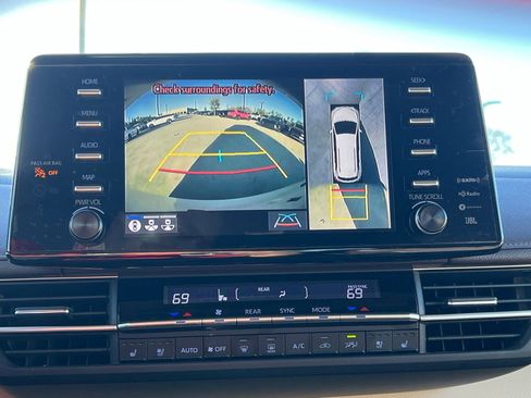 Used 2021 Toyota Sienna Platinum image 34