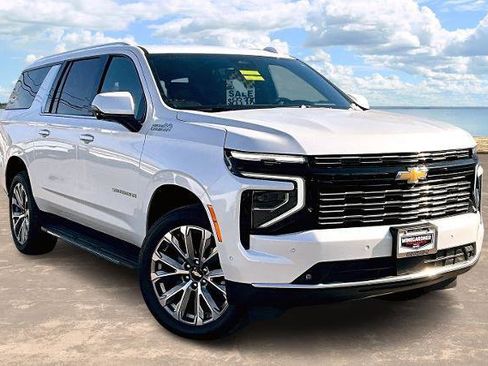 Used 2025 Chevrolet Suburban High Country image 1