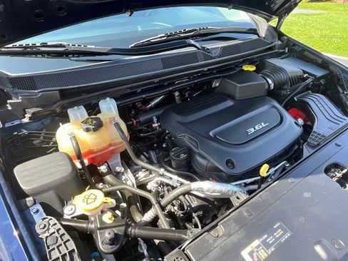 Used 2018 Chrysler Pacifica Touring-L FWD image 8