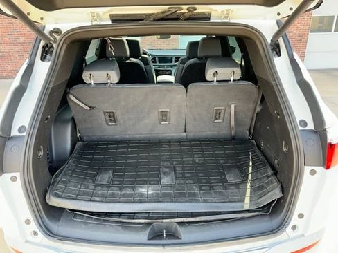 Used 2023 Buick Enclave Essence w/ Experience Buick Package FWD image 7