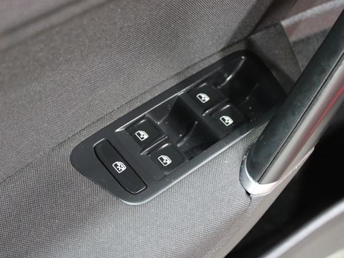 Used 2017 Volkswagen Golf S FWD image 7