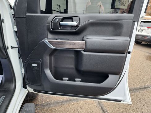 Used 2022 Chevrolet Silverado 2500 LTZ w/ LTZ Convenience Package image 9