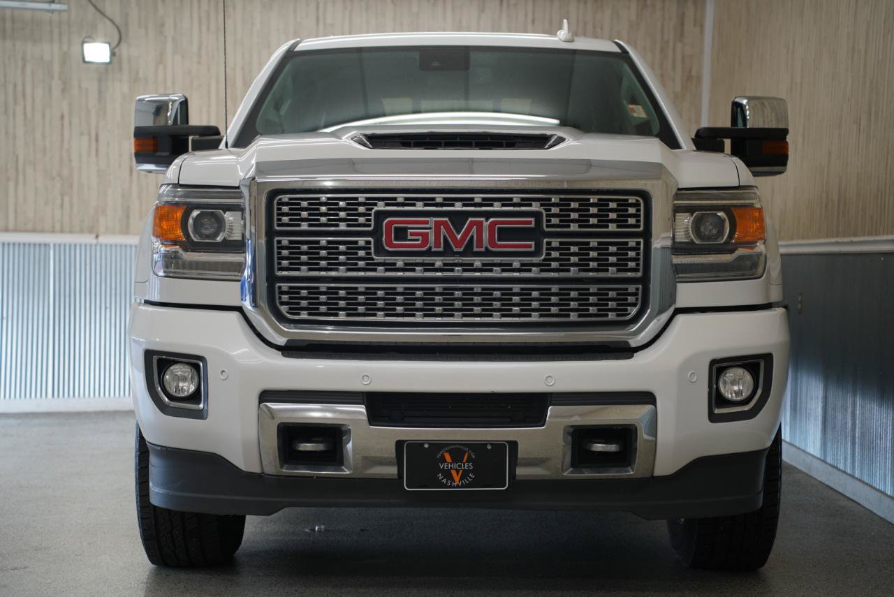 Used 2019 GMC Sierra 2500 Denali w/ Duramax Plus Package AWD/4WD image 3