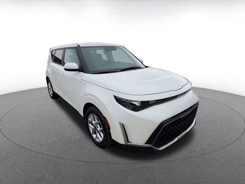 Used 2025 Kia Soul LX w/ LX Technology Package image 3