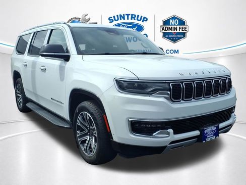 Used 2023 Jeep Wagoneer L Series II AWD/4WD image 3
