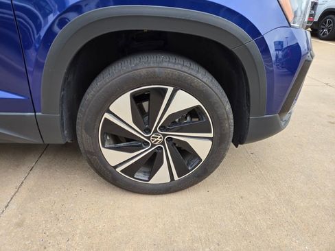 Used 2024 Volkswagen Taos SE image 6