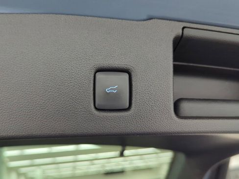 Used 2025 Ford Escape Platinum AWD/4WD image 23