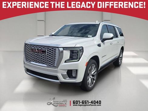 Used 2022 GMC Yukon XL Denali RWD image 1