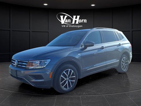 Used 2021 Volkswagen Tiguan SE w/ Panoramic Sunroof Package image 6
