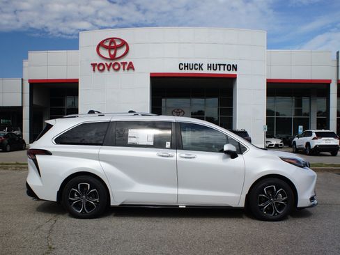 Used 2026 Toyota Sienna Platinum AWD/4WD image 25