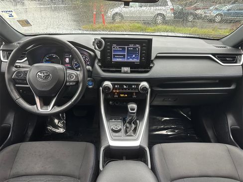 Used 2022 Toyota RAV4 SE image 9