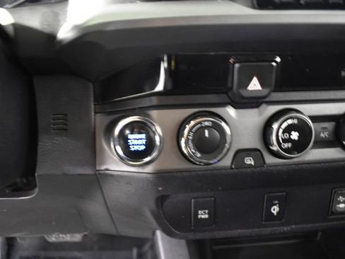 Used 2017 Toyota Tacoma TRD Sport w/ Tow Package (A/T) AWD/4WD image 17