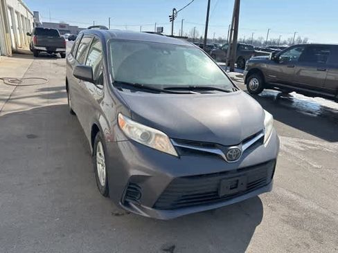 Used 2020 Toyota Sienna LE image 24
