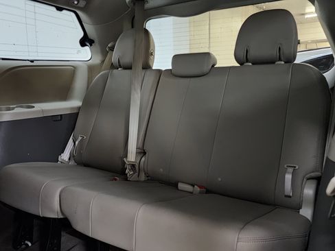 Used 2017 Toyota Sienna XLE Premium AWD/4WD image 18