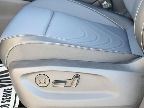 Used 2025 Volkswagen Tiguan SE R-Line image 16