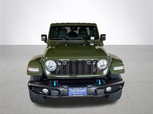 Used 2024 Jeep Wrangler Unlimited AWD/4WD image 3
