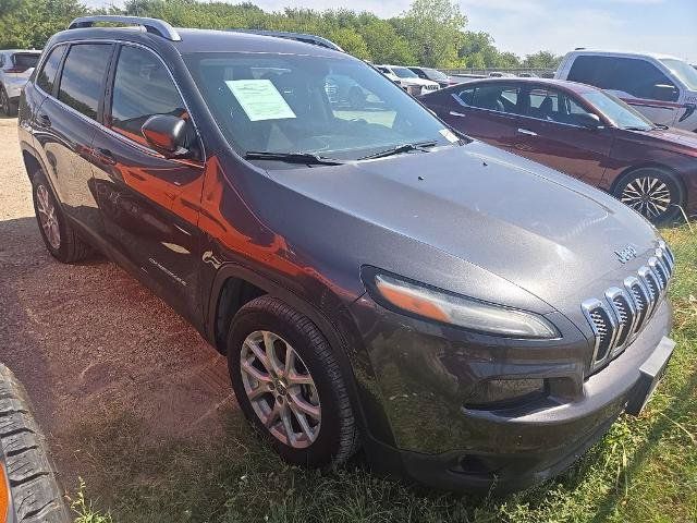 Used 2017 Jeep Cherokee Latitude w/ Comfort & Sound Group FWD image 4