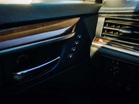 Used 2017 Lexus ES 300h w/ Luxury Package image 13