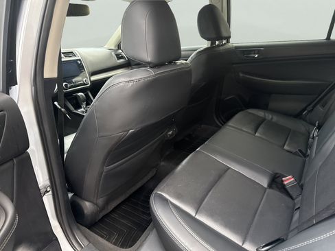 Used 2018 Subaru Outback 3.6R Limited image 12