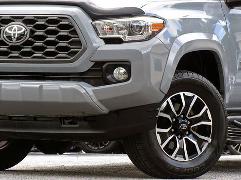 Used 2020 Toyota Tacoma TRD Sport w/ Technology Package AWD/4WD image 7