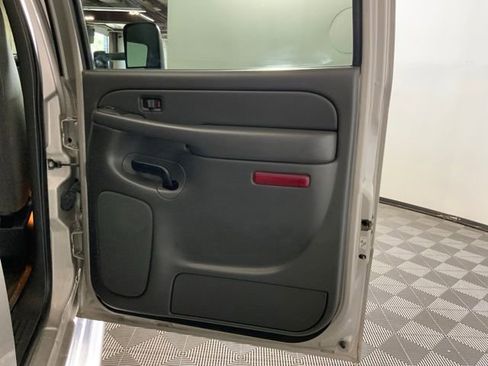 Used 2007 GMC Sierra 2500 SLE w/ Heavy-Duty Power Package AWD/4WD image 39