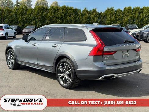 Used 2017 Volvo V90 T6 Cross Country image 3
