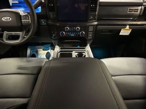 New 2026 Ford F250 Lariat w/ Black Appearance Package AWD/4WD image 12