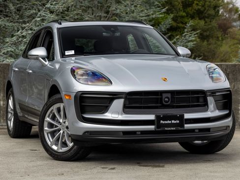 Certified 2026 Porsche Macan AWD/4WD image 6