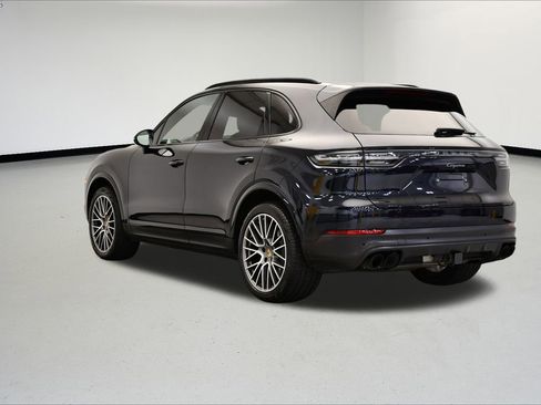 Used 2022 Porsche Cayenne Platinum Edition image 3