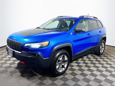 Used 2019 Jeep Cherokee Trailhawk image 4