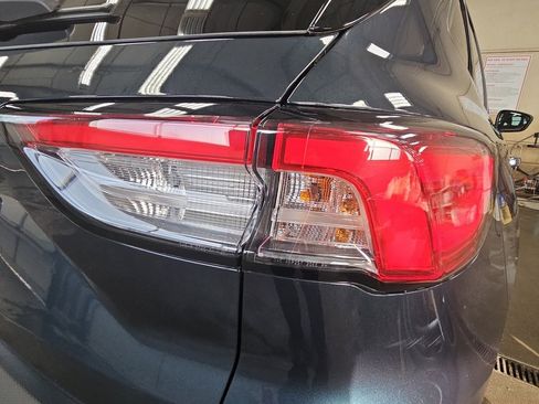 Used 2022 Ford Escape SE w/ SE Sport Appearance Package image 35