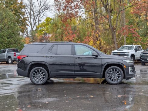 Used 2023 Chevrolet Traverse RS image 9