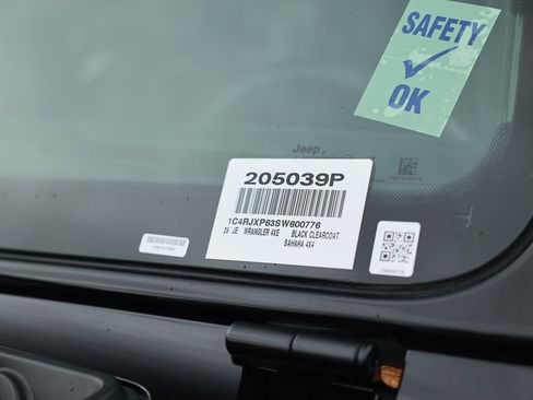 Used 2025 Jeep Wrangler Unlimited Sahara w/ Safety Group image 40