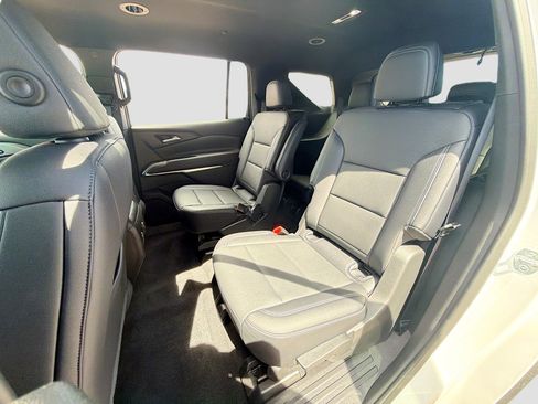 Used 2025 Chevrolet Traverse LT AWD/4WD image 28