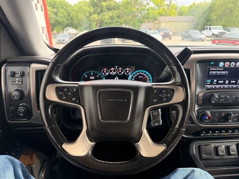 Used 2018 GMC Sierra 1500 Denali w/ Denali Ultimate Package AWD/4WD image 16