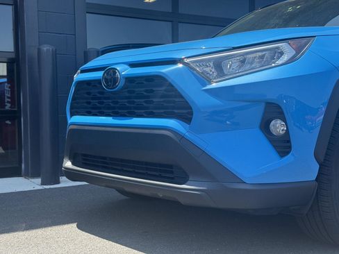 Used 2019 Toyota RAV4 XLE Premium w/ Cold Weather Package AWD/4WD image 5