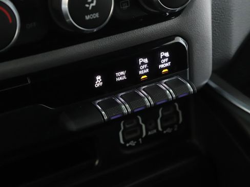 Used 2020 RAM 1500 Laramie AWD/4WD image 15