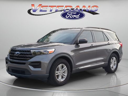 Certified 2021 Ford Explorer XLT RWD image 1