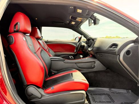 Used 2019 Dodge Challenger SXT w/ Driver Convenience Group RWD image 20