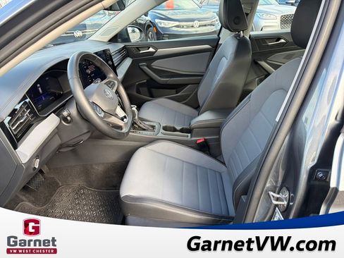 Used 2025 Volkswagen Jetta SE image 10