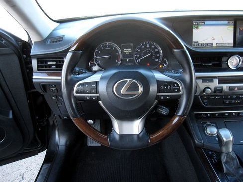Used 2016 Lexus ES 350 w/ Ultra Luxury Package FWD image 20