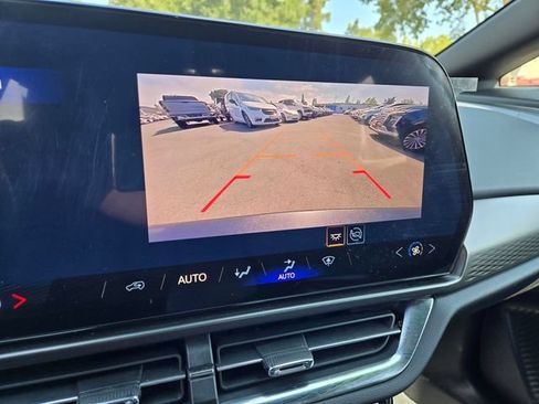 Used 2025 Chevrolet Equinox EV LT FWD image 11
